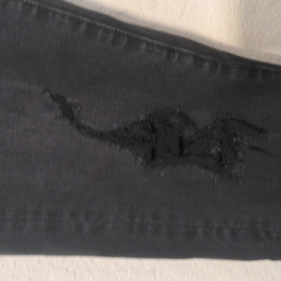 American Eagle Outfitters Women's Distressed Super Stretch Black Jeans. Size 8 R - Picture 6 of 12